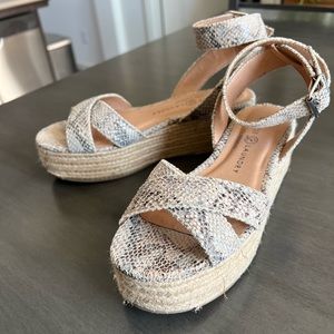 Snake print Chinese Laundry platform wedges ✨
